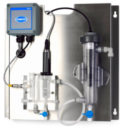 CLF10sc Free Chlorine Analyzer with sc200 Controller and Combination pH Sensor (Metric)
